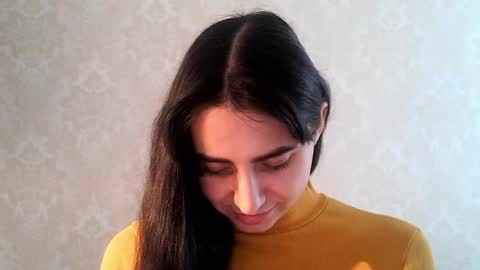 cute_strawberry_ online show from October 9, 8:29 am