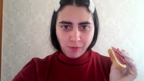 cute_strawberry_ online show from October 20, 7:55 am