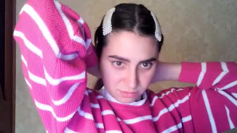 cute_strawberry_ online show from October 14, 7:05 pm