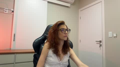 katieee online show from May 26, 11:53 am