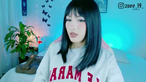 Zoe  online show from May 19, 4:19 am