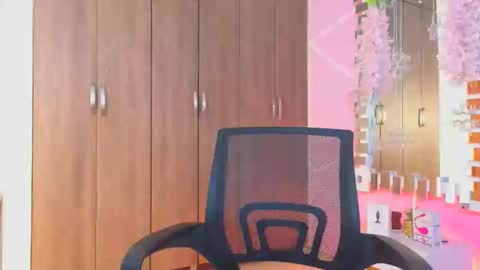 cuteflame_ online show from May 10, 11:51 pm