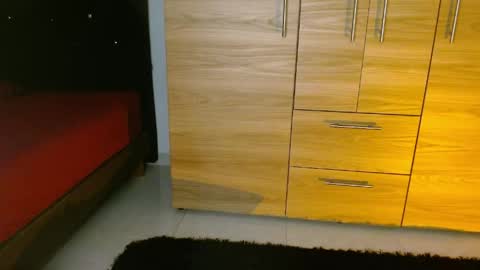 isabella online show from May 22, 1:36 am