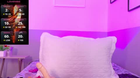 cutepetitee online show from April 3, 7:45 pm