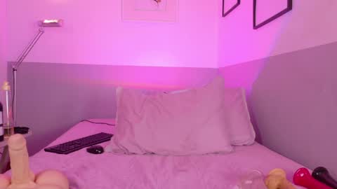 cutepetitee online show from March 31, 8:31 pm