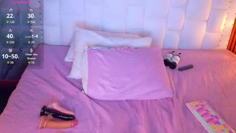 cutepetitee online show from October 19, 11:07 pm