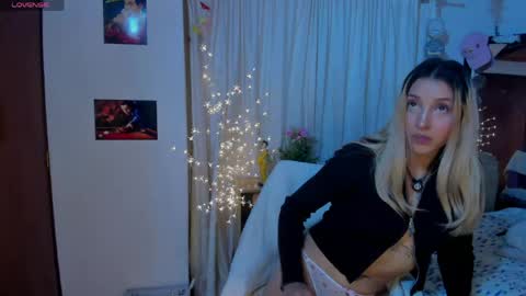 cuteweed420 online show from May 24, 11:47 pm