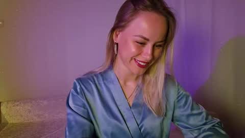 cutie_xoxo_ online show from May 22, 7:01 pm