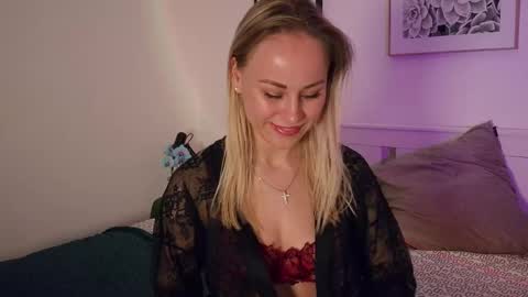 cutie_xoxo_ online show from May 17, 8:08 pm