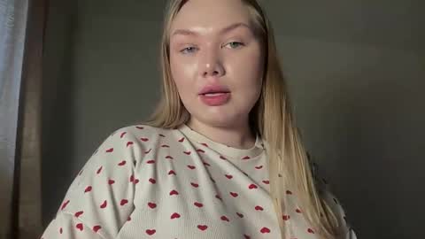 Julie  online show from March 26, 11:01 am