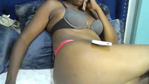 cutlucy25 online show from April 12, 5:49 pm