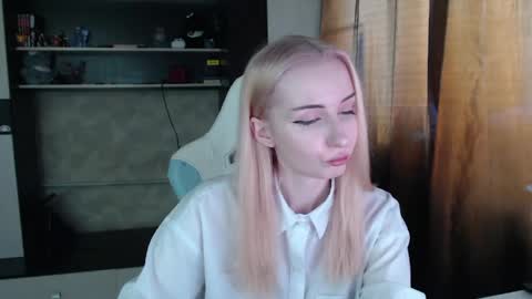 Cutti Crystal online show from April 2, 1:58 am