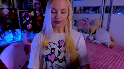 Nora online show from March 19, 9:19 pm