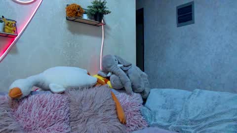 cuttiebunny online show from May 13, 1:55 am