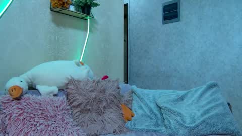 cuttiebunny online show from May 24, 2:10 am