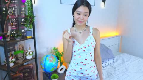 Snapshot of cweneharwick chatting on January 23, 3:32 pm Welcome in my room My name is Mila did you miss me lets play - check menu to have fun online show from January 23, 3:32 pm