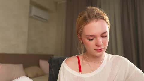 EMILY online show from October 7, 3:49 pm