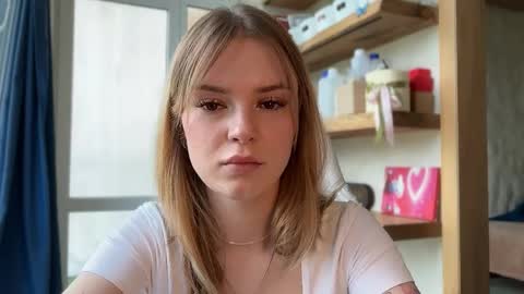 Im Emi streaming with my friend Reyna today online show from May 23, 2:04 pm