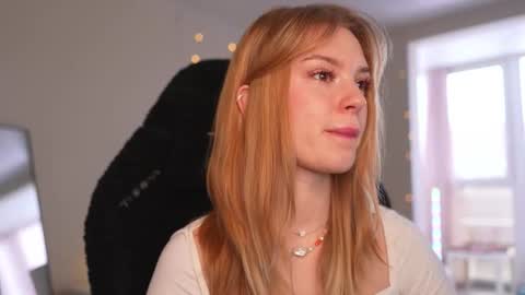 Im Emi streaming with my friend Reyna today online show from March 10, 9:24 am