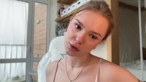 Im Emi streaming with my friend Reyna today online show from May 2, 1:36 pm