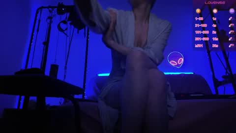 Lily Goddess online show from May 15, 9:17 pm