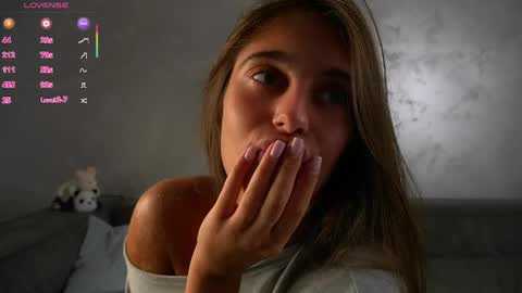 Isabella online show from May 9, 1:29 am