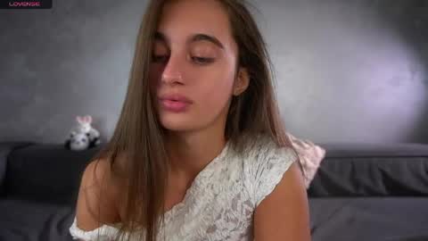 Isabella online show from May 19, 1:01 am