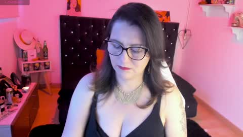 Snapshot of d_martii chatting on January 24, 11:37 am Mia online show from January 24, 11:37 am