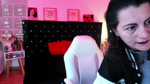 Snapshot of d_martii chatting on January 8, 11:43 am Mia online show from January 8, 11:43 am