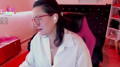 Snapshot of d_martii chatting on September 26, 3:20 pm Mia online show from September 26, 3:20 pm
