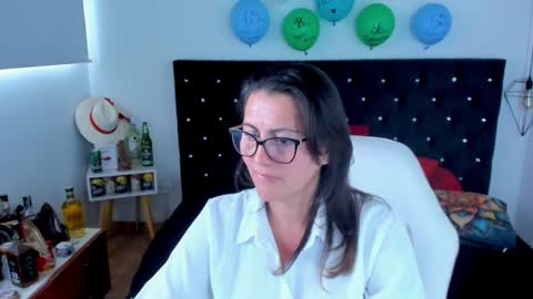 Snapshot of d_martii chatting on February 1, 9:19 pm Mia online show from February 1, 9:19 pm