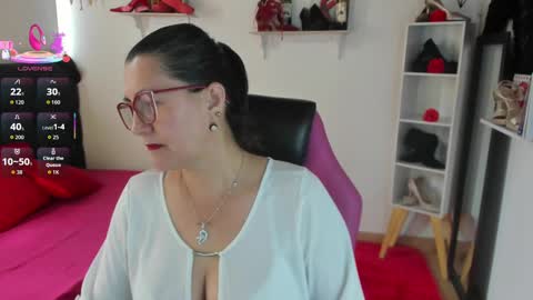 Snapshot of d_martii chatting on September 12, 2:35 pm Mia online show from September 12, 2:35 pm