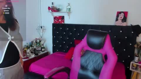 Snapshot of d_martii chatting on March 7, 12:01 pm Mia online show from March 7, 12:01 pm