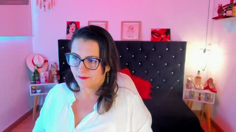 Snapshot of d_martii chatting on January 7, 1:03 pm Mia online show from January 7, 1:03 pm