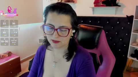 Snapshot of d_martii chatting on September 28, 3:39 pm Mia online show from September 28, 3:39 pm