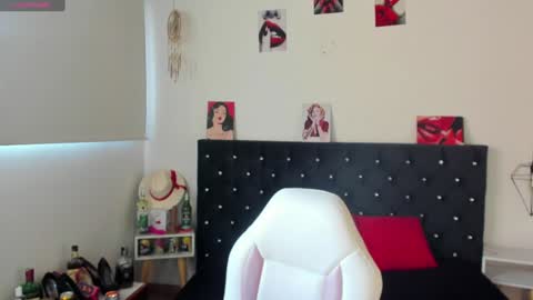 Snapshot of d_martii chatting on January 19, 12:28 pm Mia online show from January 19, 12:28 pm