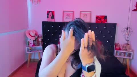 Snapshot of d_martii chatting on January 11, 11:45 am Mia online show from January 11, 11:45 am