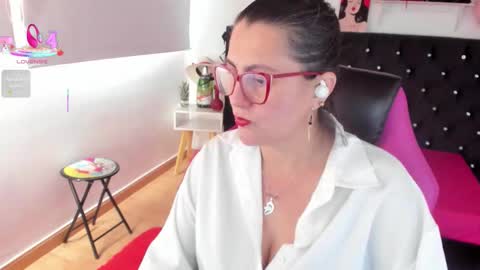 Snapshot of d_martii chatting on September 9, 1:33 pm Mia online show from September 9, 1:33 pm