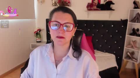 Mia  online show from October 6, 7:29 pm