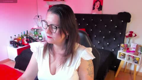 Snapshot of d_martii chatting on February 7, 12:28 pm Mia online show from February 7, 12:28 pm