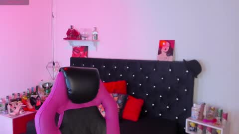 Snapshot of d_martii chatting on February 16, 11:16 am Mia online show from February 16, 11:16 am