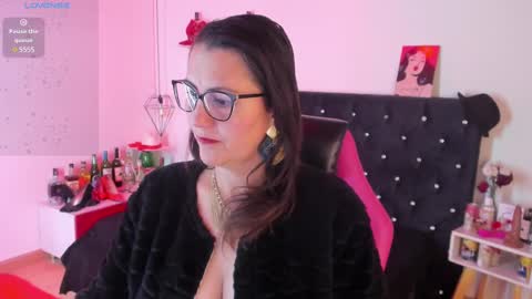 Snapshot of d_martii chatting on February 15, 12:01 pm Mia online show from February 15, 12:01 pm