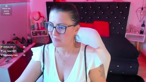 Snapshot of d_martii chatting on January 17, 9:39 pm Mia online show from January 17, 9:39 pm