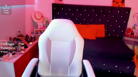 Snapshot of d_martii chatting on January 23, 9:50 pm Mia online show from January 23, 9:50 pm