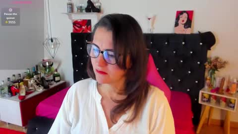 Snapshot of d_martii chatting on March 9, 11:14 am Mia online show from March 9, 11:14 am