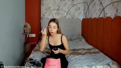 Zoe online show from September 28, 8:25 pm
