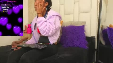daffnelewis online show from May 25, 11:09 am