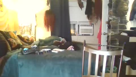 daffnye online show from September 25, 7:40 am