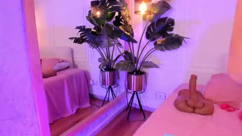 dafne_hillss online show from February 23, 12:04 pm