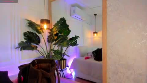 dafne_hillss online show from May 7, 11:36 am
